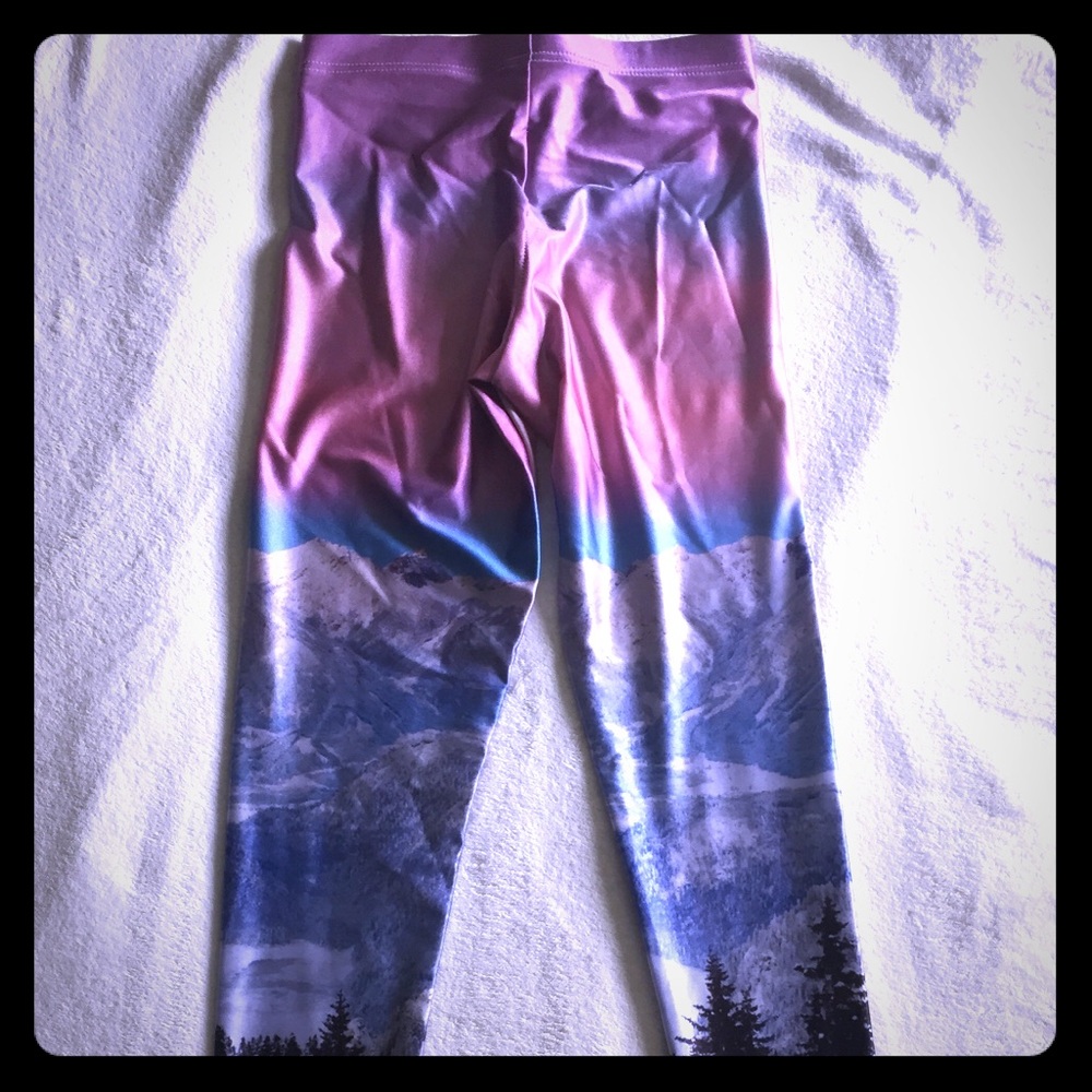 Blackmilk ombré snowy mountain leggings